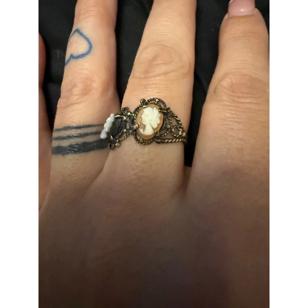 Vintage Double Cameo Ring Antiqued Gold Tone Filigree Band Size 7.5 Victorian
